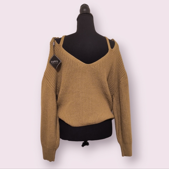 NWT ZAFUL Faux Pearl Embellished Twisted Cropped Cold Shoulder Sweater  Size M - Picture 9 of 12